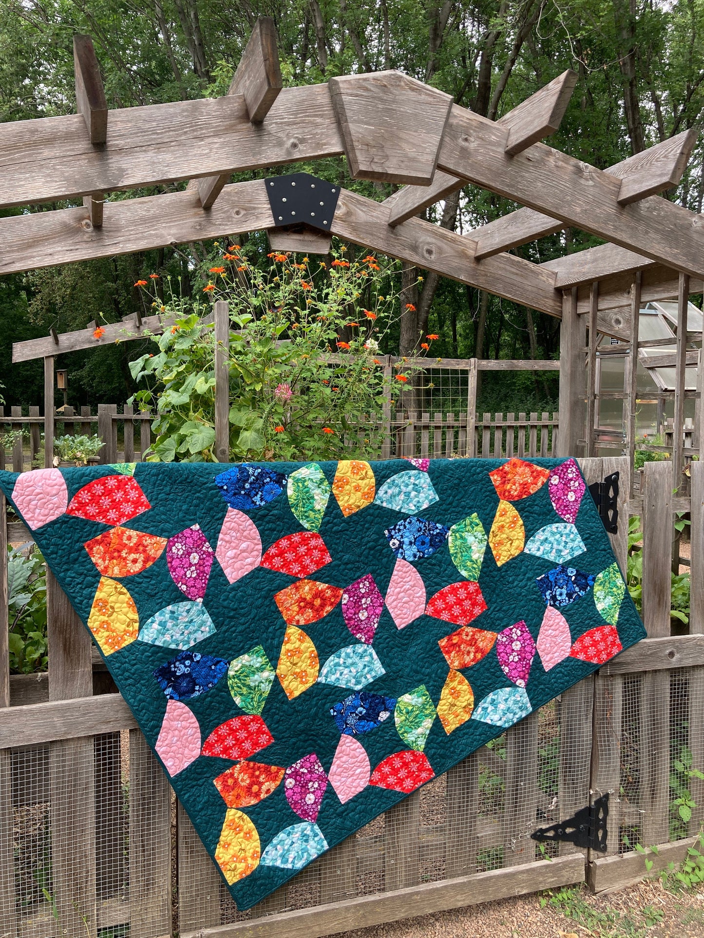 Chalk Stars - A Rainbow Modern Quilt Pattern (PDF) - Beginner-friendly curves