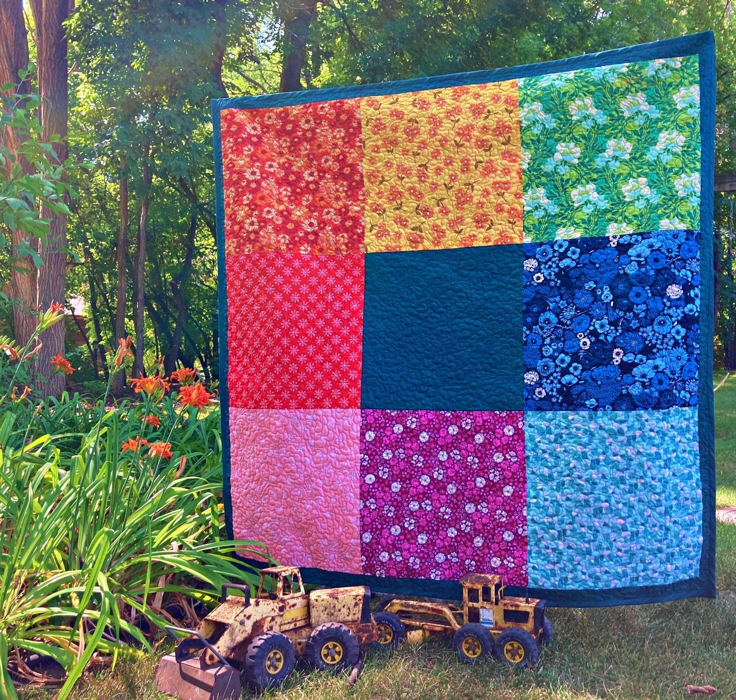 Chalk Stars - A Rainbow Modern Quilt Pattern (PDF) - Beginner-friendly curves